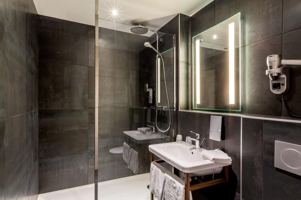 Bathroom, Photo of the whole room, On site