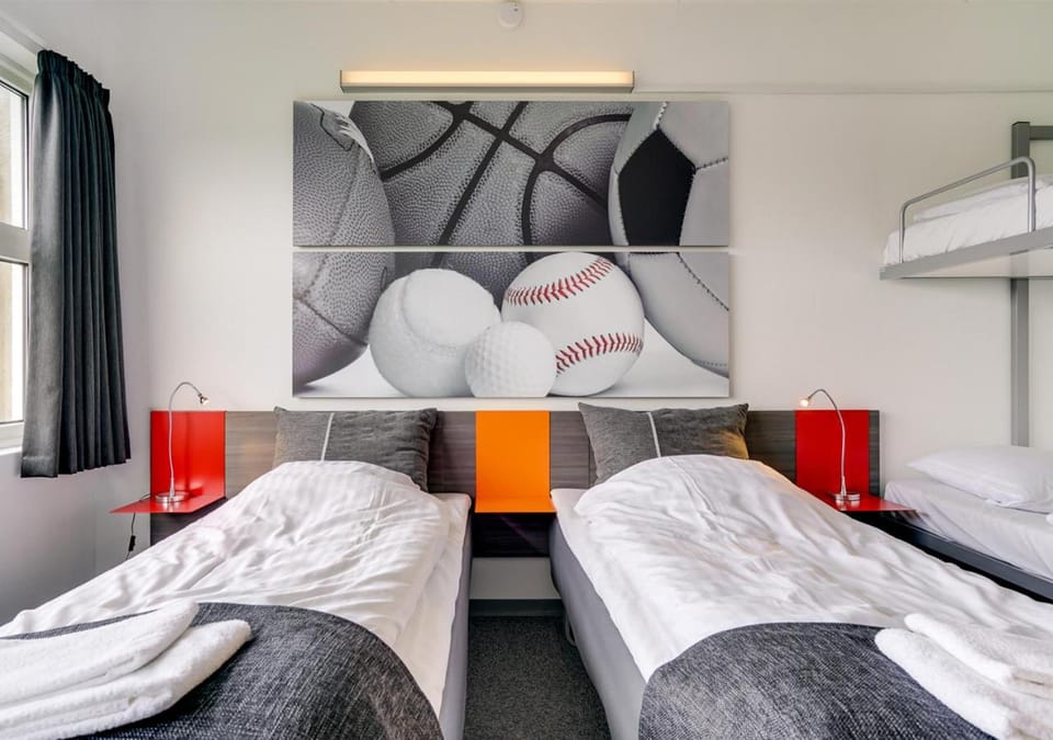 Bed, Photo of the whole room, Bedroom, bunk bed, Family, Family