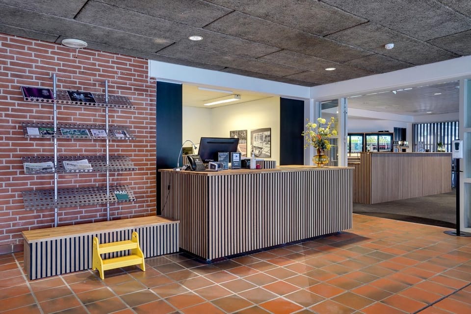 Facade/entrance, Lobby or reception, Lounge or bar