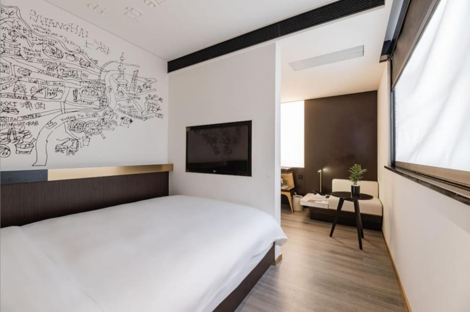 Seating area, Bedroom
