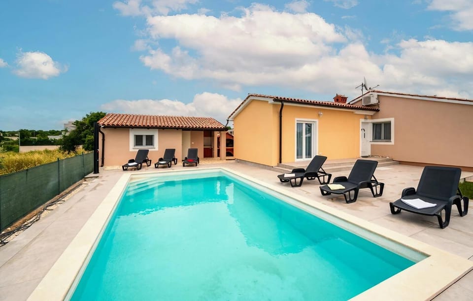 Property building, Swimming pool