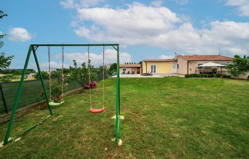 Property building, Garden, Garden view, Swimming pool