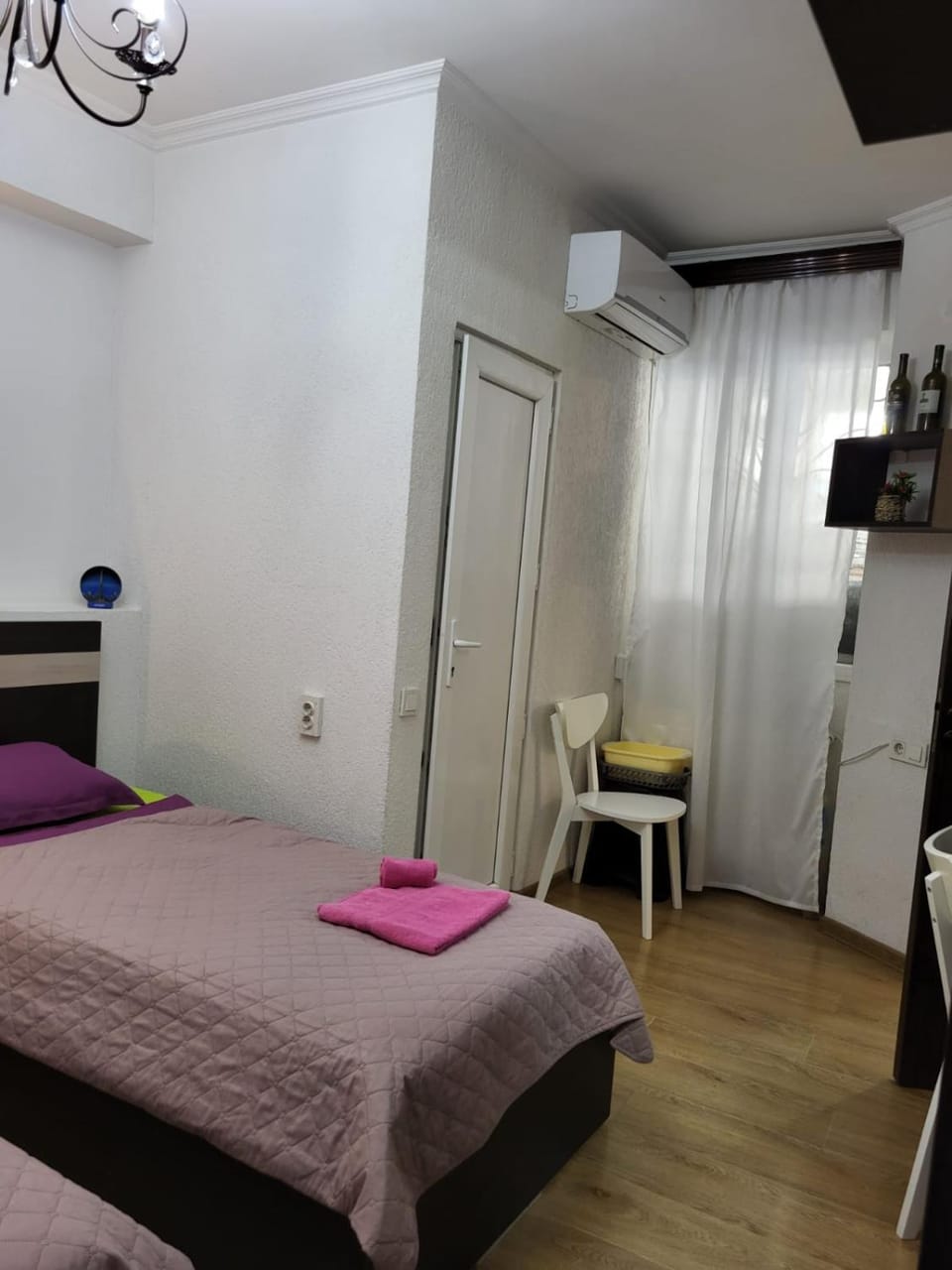 Bed, Photo of the whole room, air conditioner