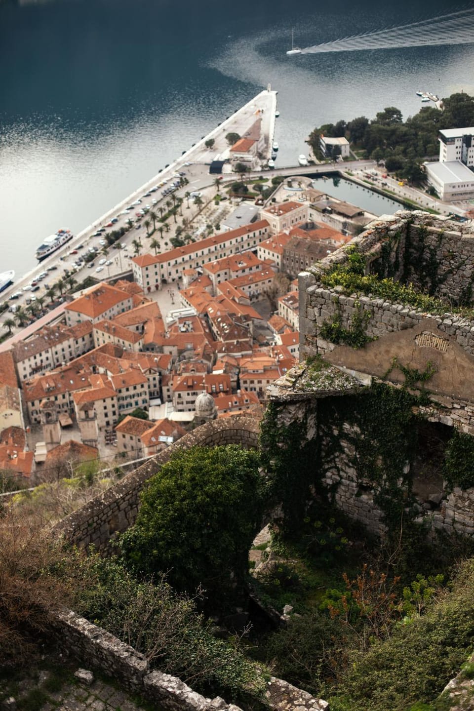 Nearby landmark, Neighbourhood, Natural landscape, Bird's eye view, City view, Sea view, Street view