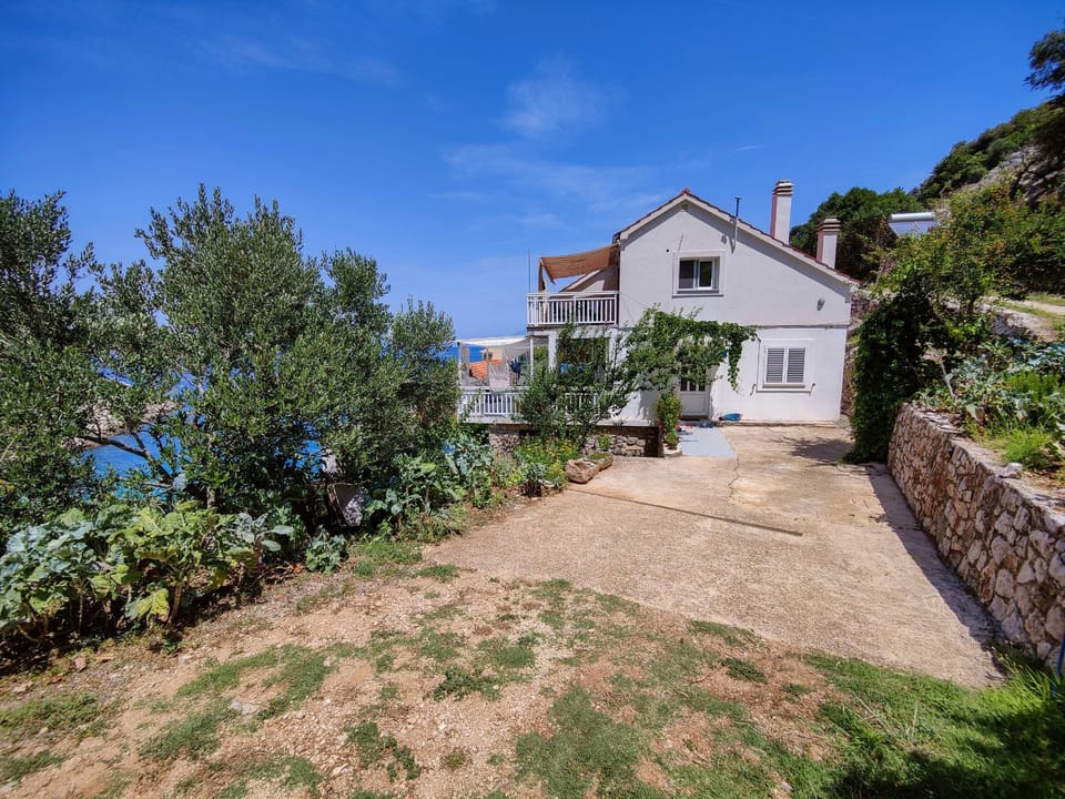 Property building, Natural landscape, Garden view