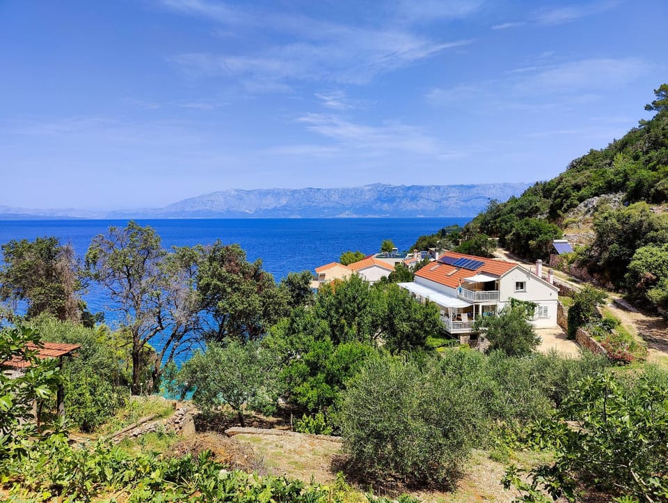 Mountain view, Sea view