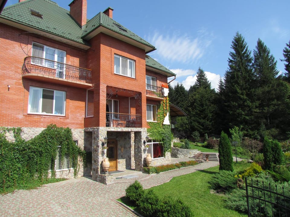 Zolotoie Runo Hotel in Lviv Oblast