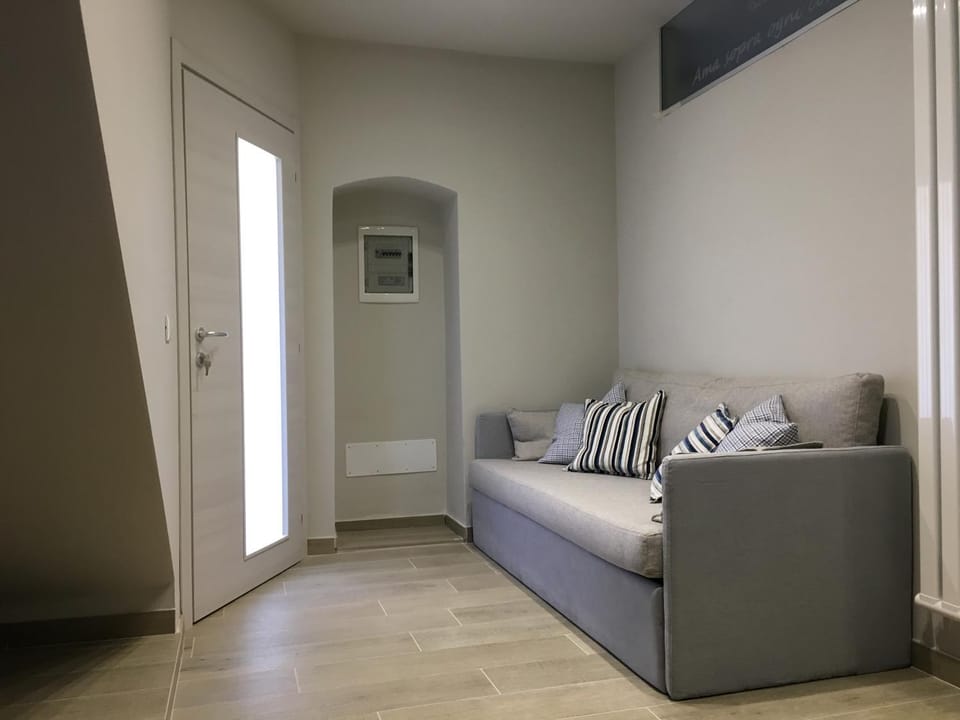 Bed, Living room