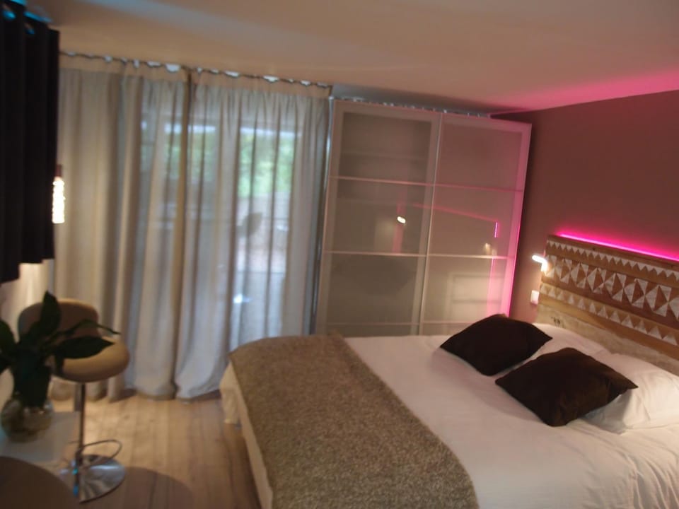 Bed, Decorative detail, Bedroom