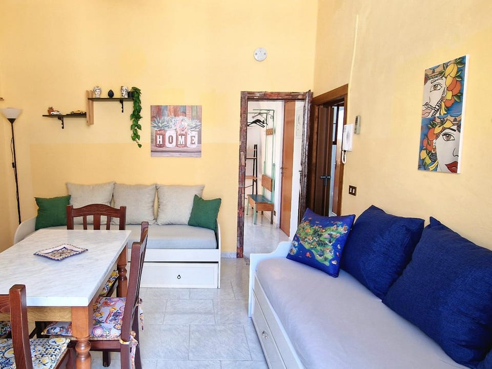 Bed, TV and multimedia, Balcony/Terrace, Living room, Seating area, Dining area, internet, locker, air conditioner