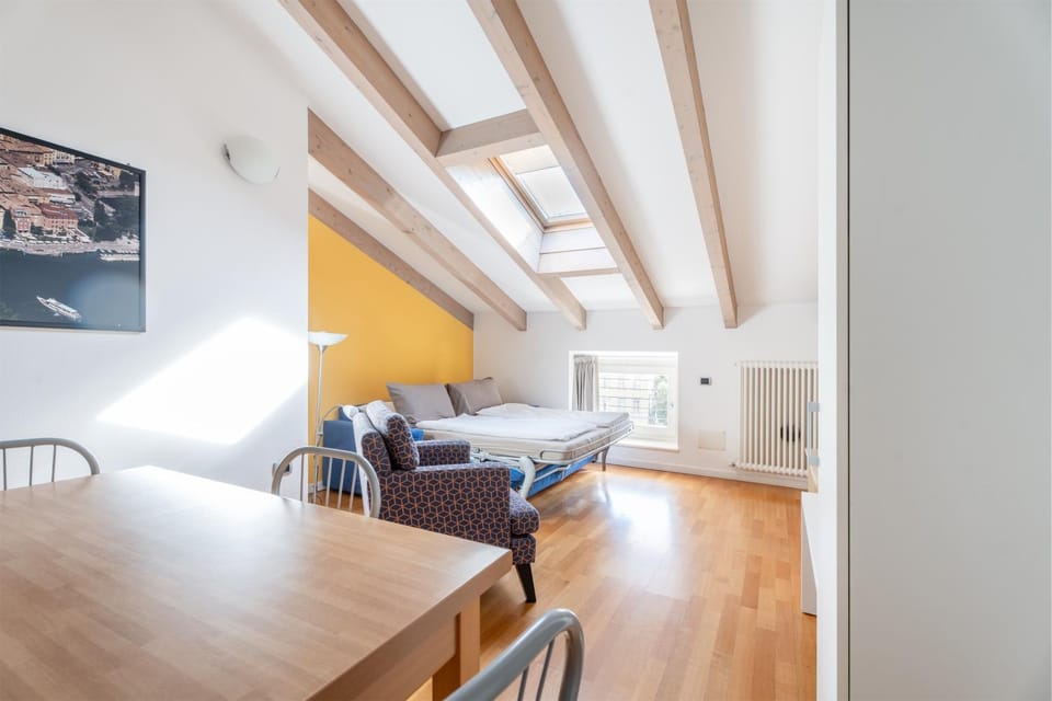 Bed, Seating area