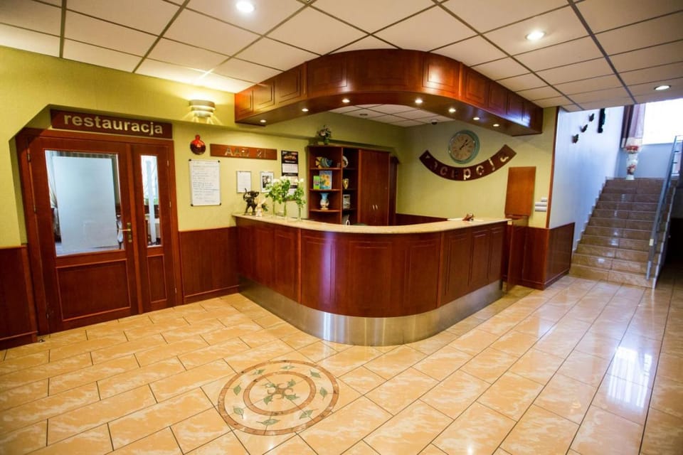 People, Property logo or sign, Lobby or reception, Other, Decorative detail, Animals, Pets, Guests, children, young children, older children, group of guests, Certificate/Award, Family