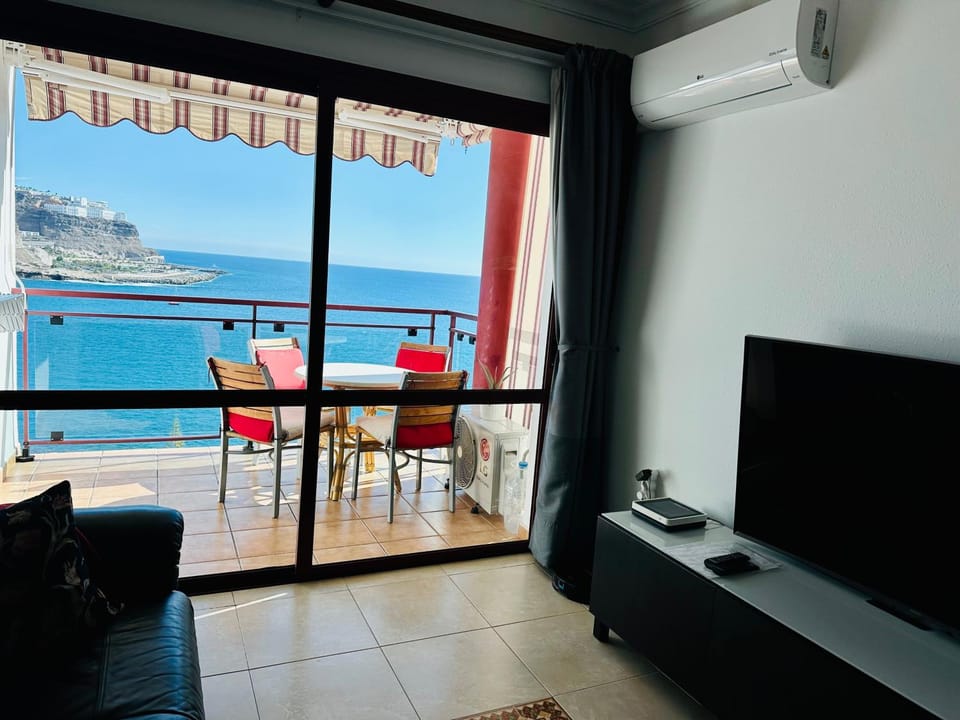 Communal lounge/ TV room, TV and multimedia, Living room, Sea view, air conditioner