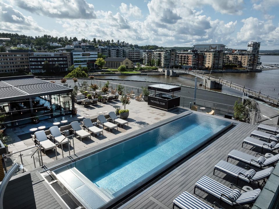 Pool view, Swimming pool, sunbed