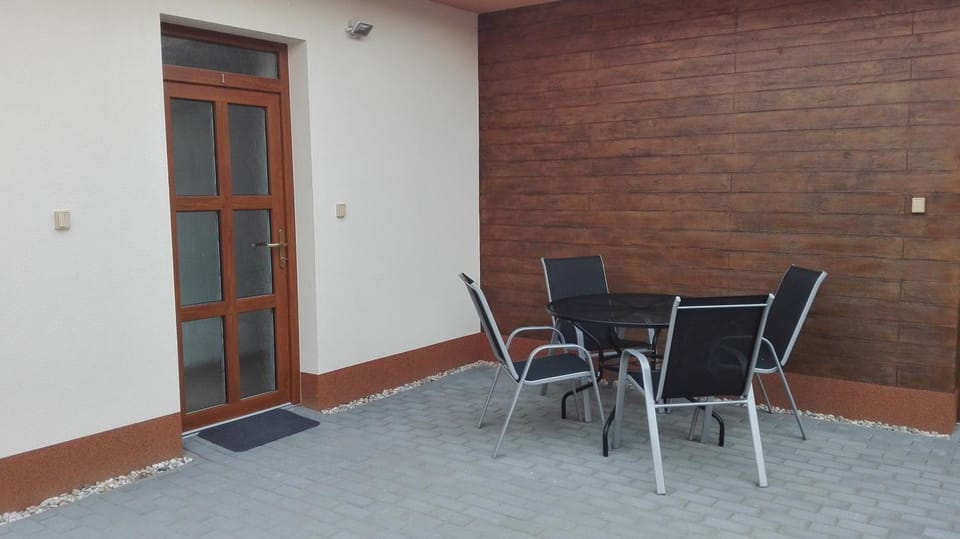 Facade/entrance, Balcony/Terrace, Seating area