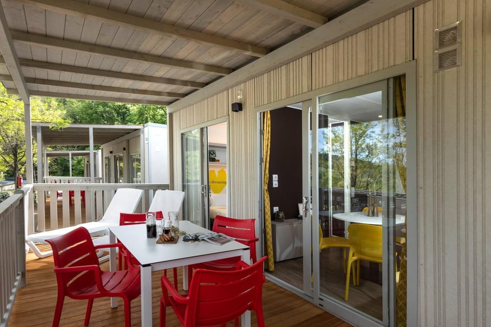 Patio, Day, Balcony/Terrace, Seating area, Dining area