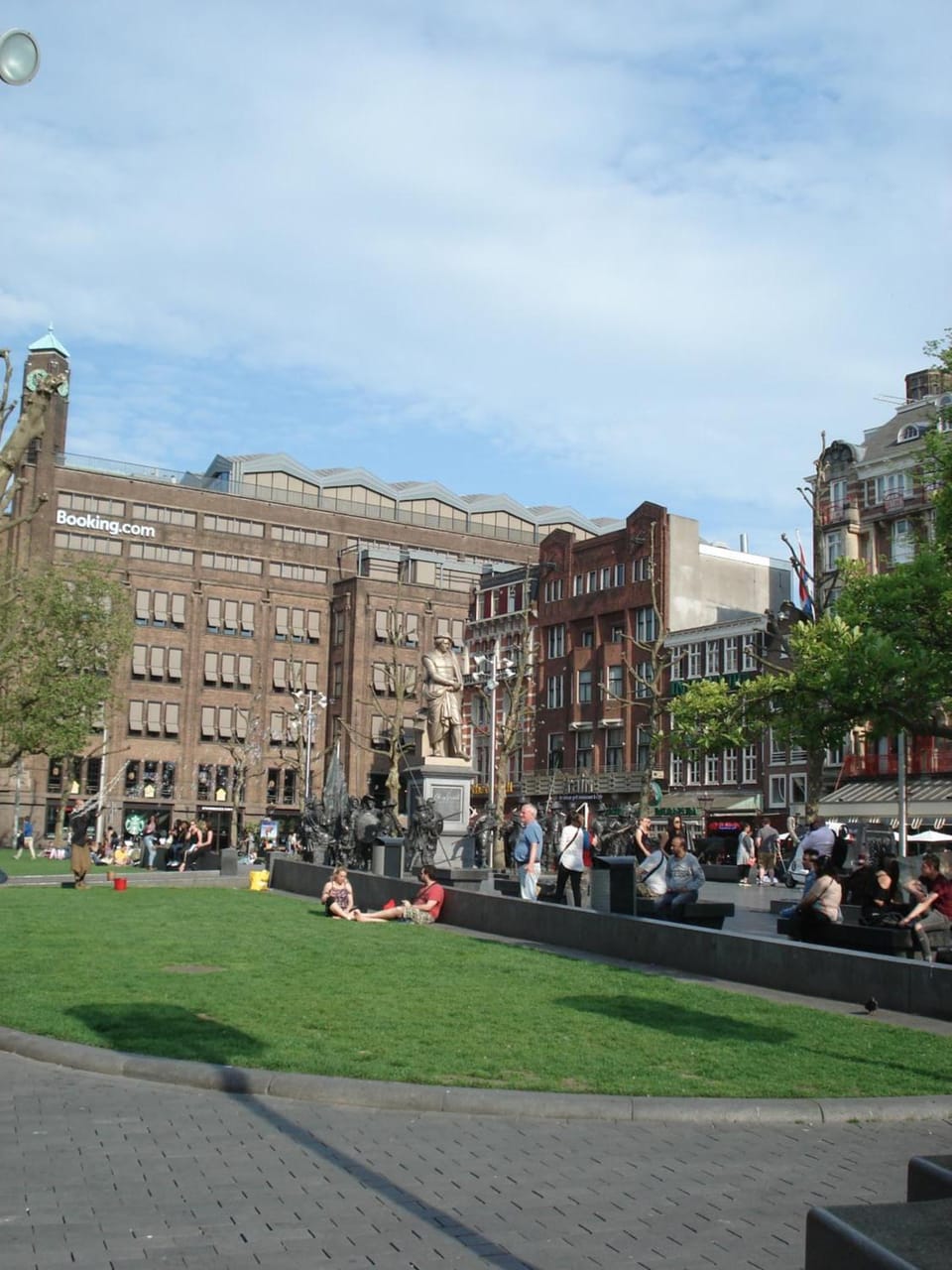 Nearby landmark, Restaurant/places to eat, Neighbourhood, Shopping Area