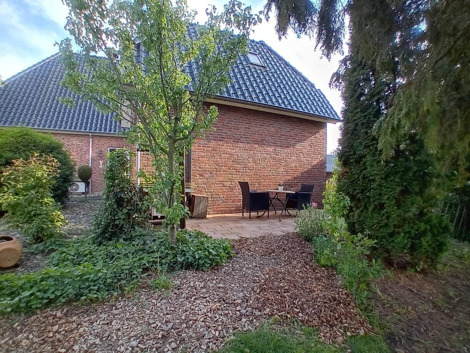 Property building, Day, Garden, Balcony/Terrace, Garden view