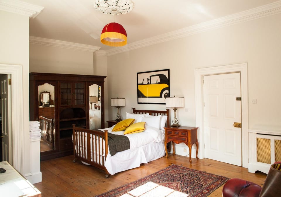 Shower, Garden, Bathroom, Coffee/tea facilities, Decorative detail, Seating area, Bedroom
