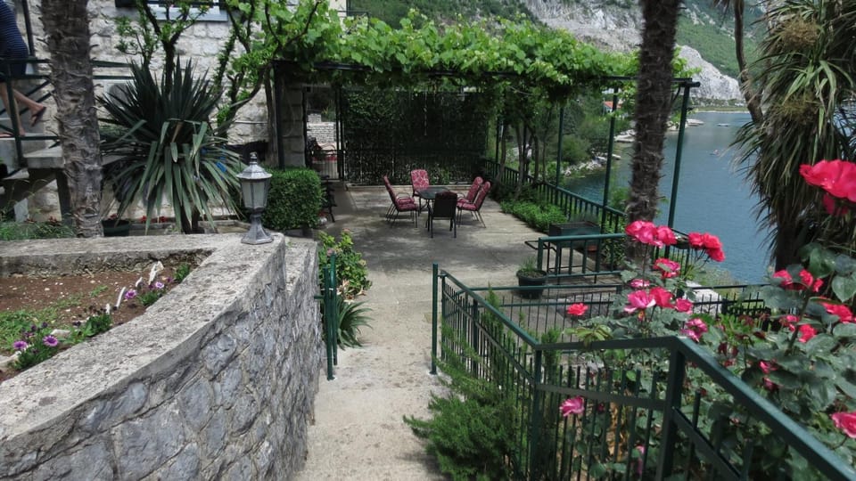 Patio, BBQ facilities, Garden, View (from property/room), Balcony/Terrace, Garden view, Street view