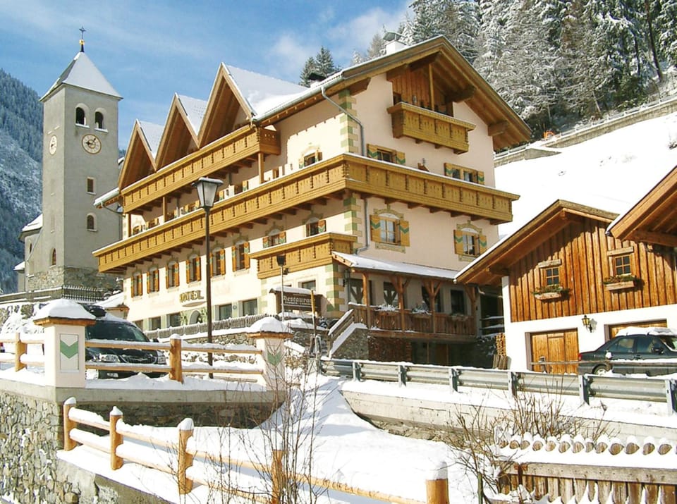 Facade/entrance, Winter
