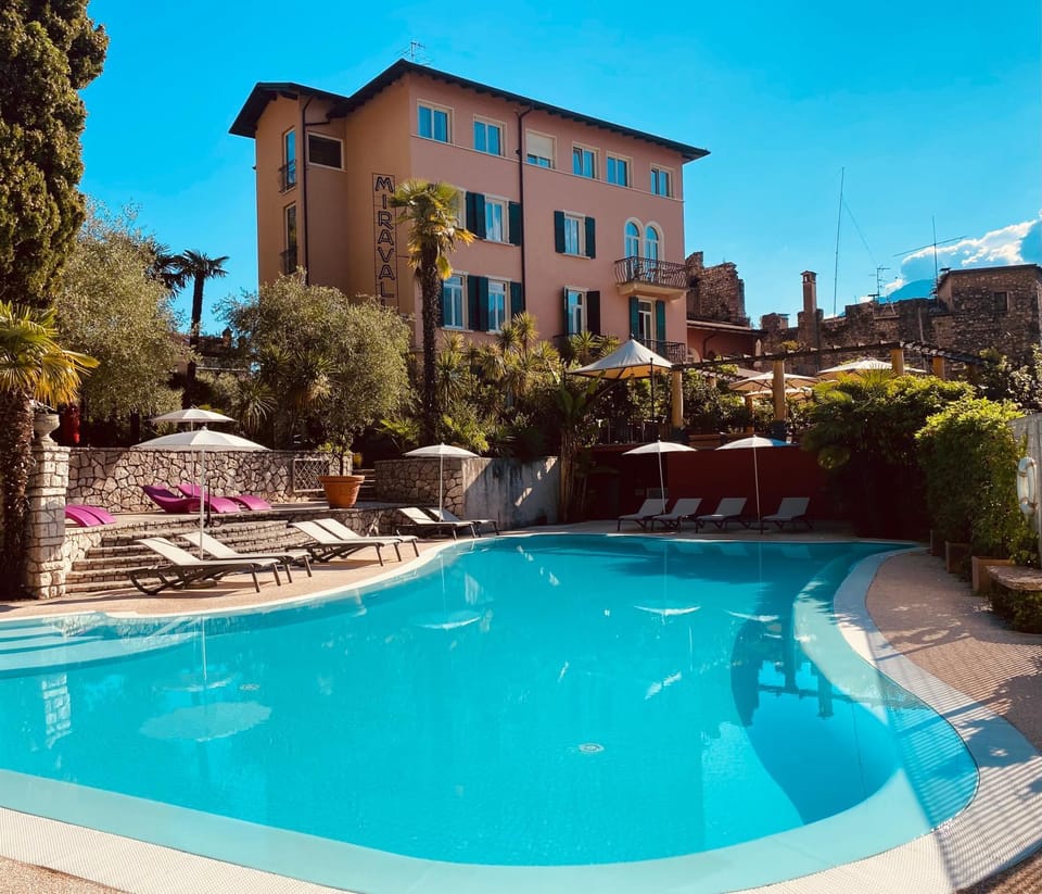 Property building, Day, Summer, Pool view, Swimming pool, sunbed