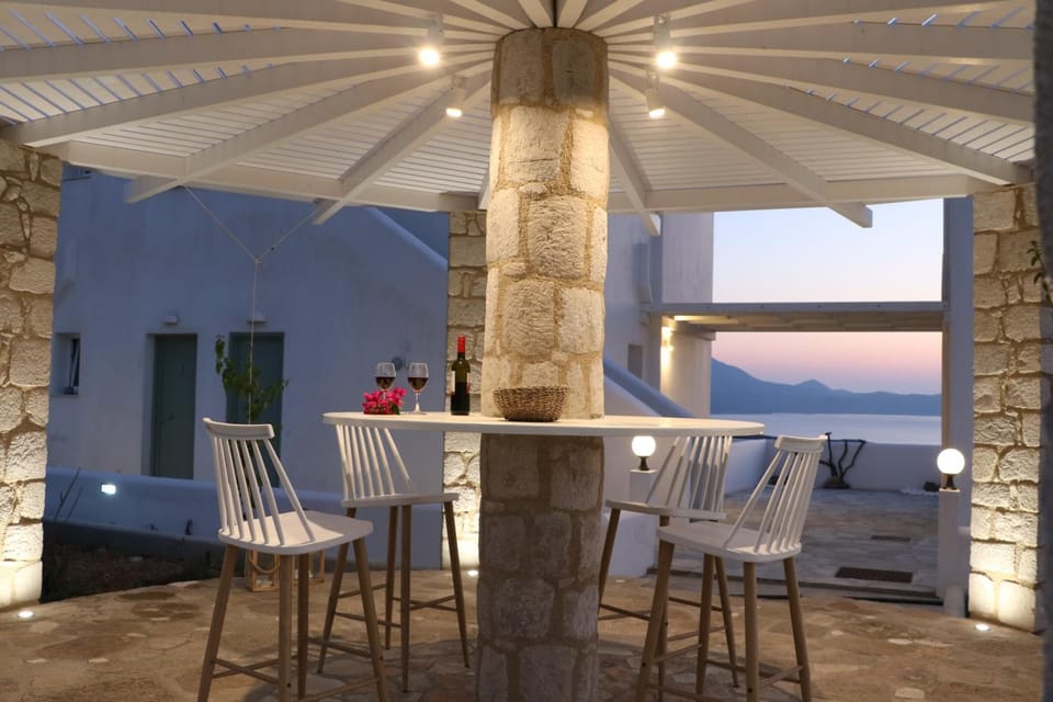 Hawk Stone Apartment in Milos