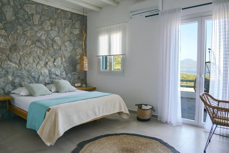 Hawk Stone Apartment in Milos