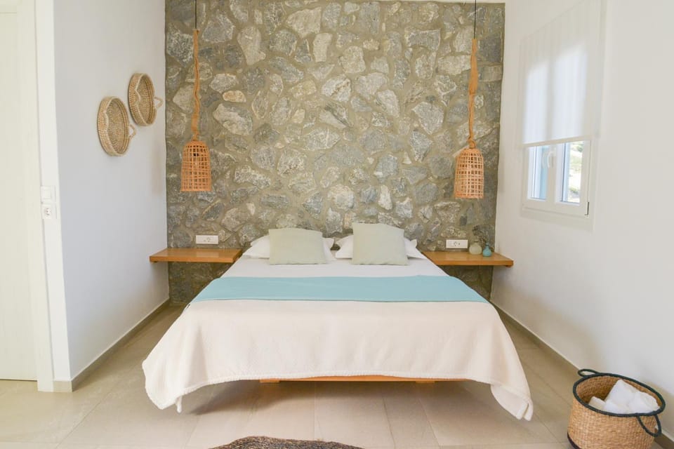 Hawk Stone Apartment in Milos