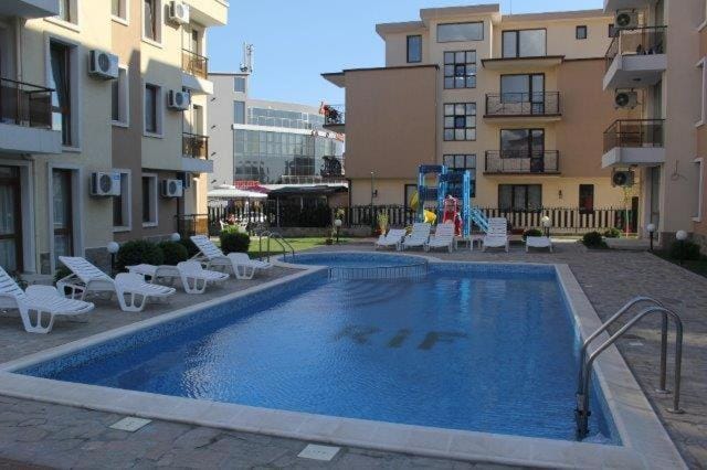 Swimming pool, Swimming pool