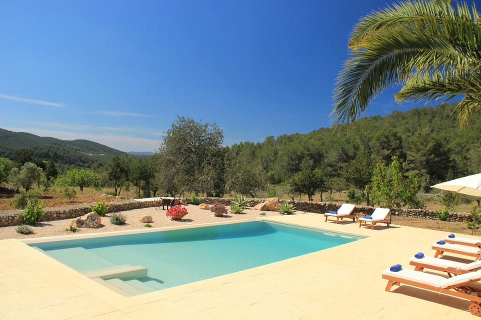 Spring, Off site, Day, Natural landscape, On site, Swimming pool, Swimming pool