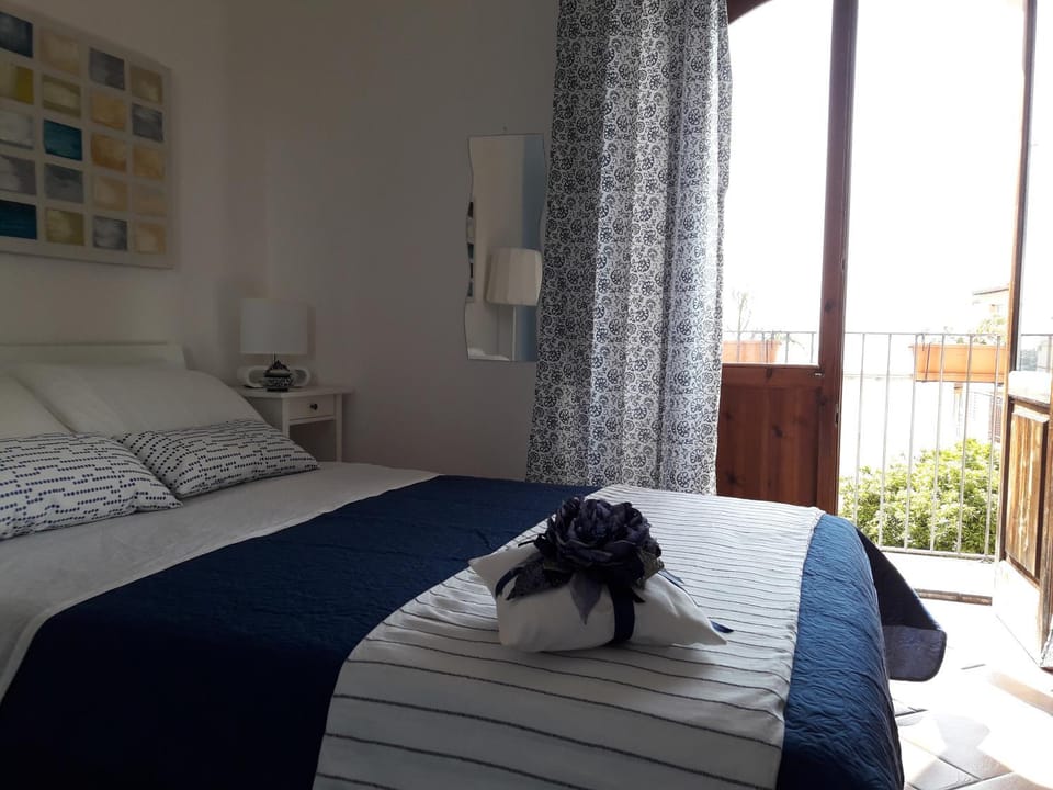 Nearby landmark, Restaurant/places to eat, Bed, Balcony/Terrace, City view, Landmark view, Sea view, Street view, Supermarket/grocery shop, Shopping Area