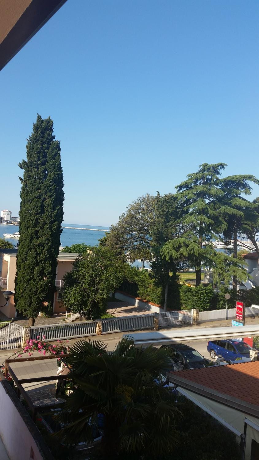 Sea view, Area and facilities