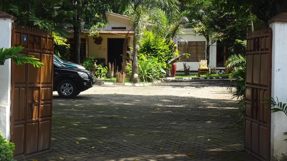 Property building, Facade/entrance, Parking