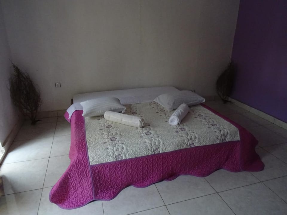 Bedroom, Lake view