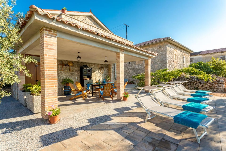 Garden, Seating area, Swimming pool, Swimming pool