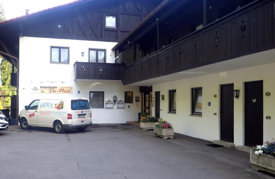 Restaurant/places to eat, Facade/entrance, Italian breakfast, Lunch, Dinner