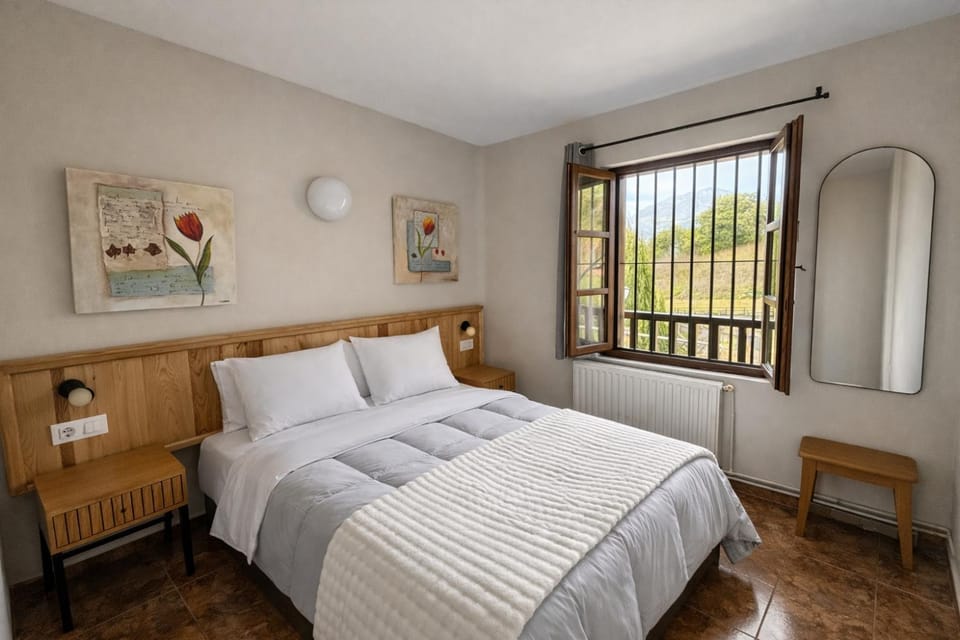 Bed, Photo of the whole room, Bedroom, Garden view, Mountain view
