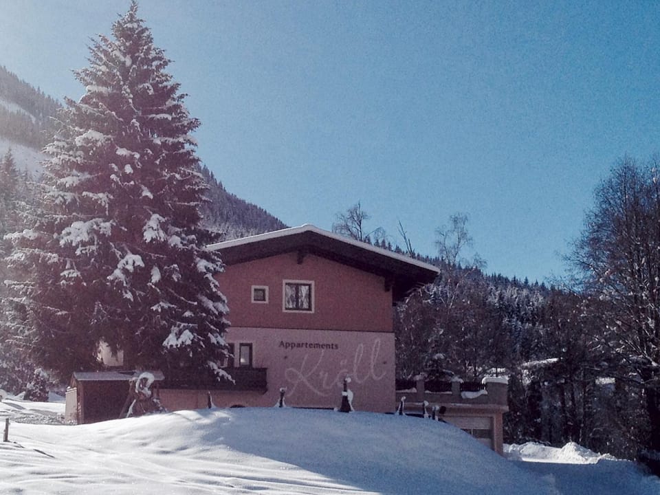 Facade/entrance, Winter