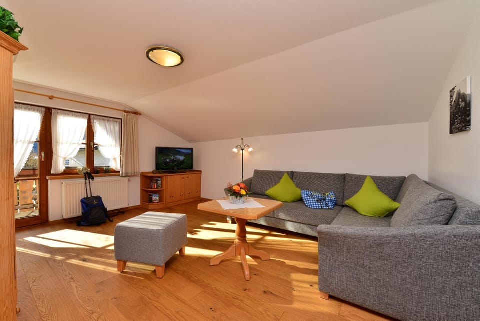 TV and multimedia, Seating area