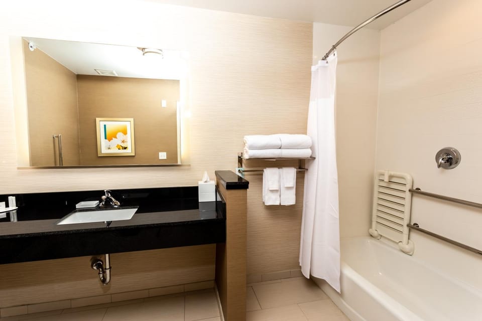 Bathroom, towels