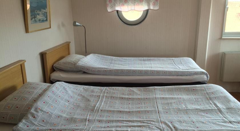 Bed, Day