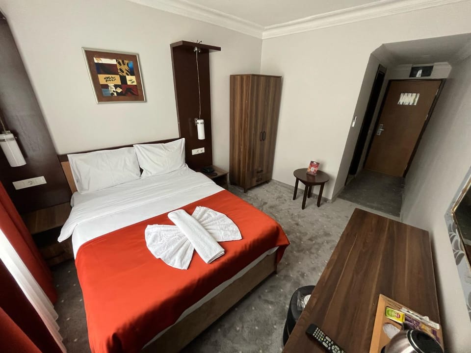 TV and multimedia, Coffee/tea facilities, towels, wardrobe