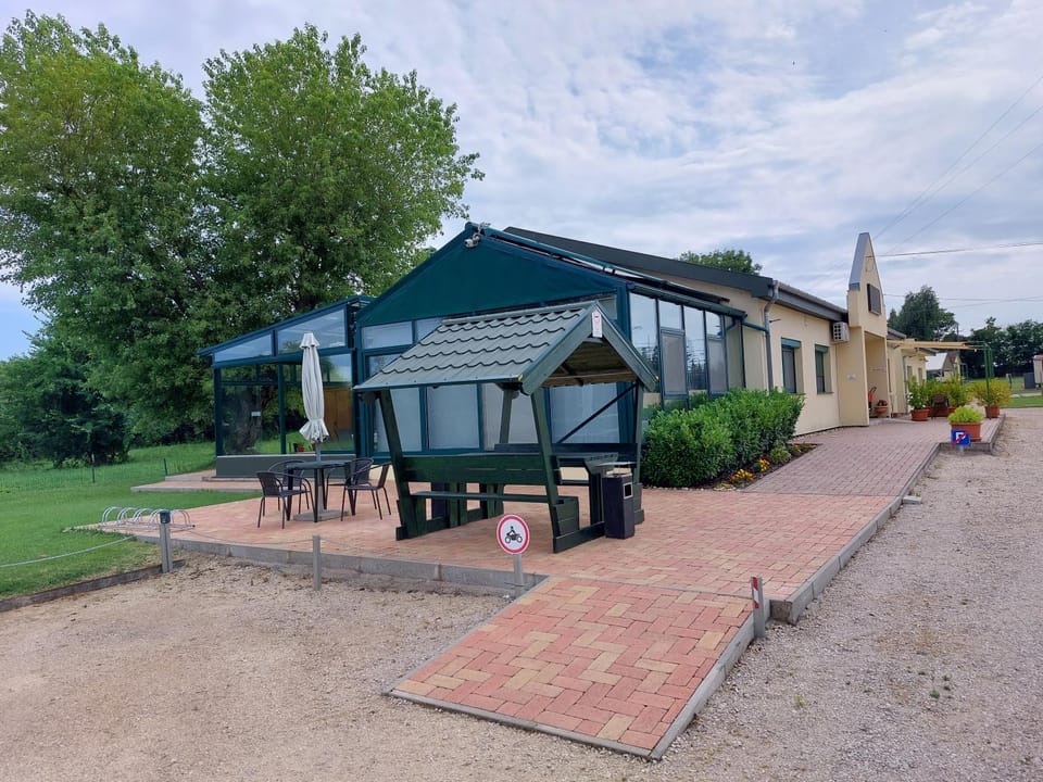 Szárszó Panzió Bed and Breakfast in Balatonszárszó