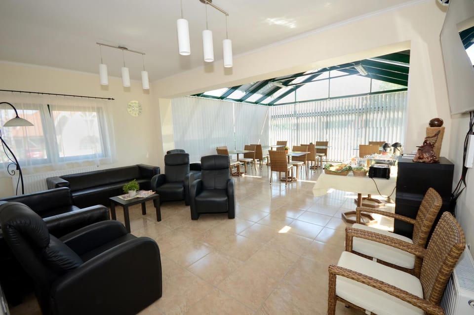 Szárszó Panzió Bed and Breakfast in Balatonszárszó