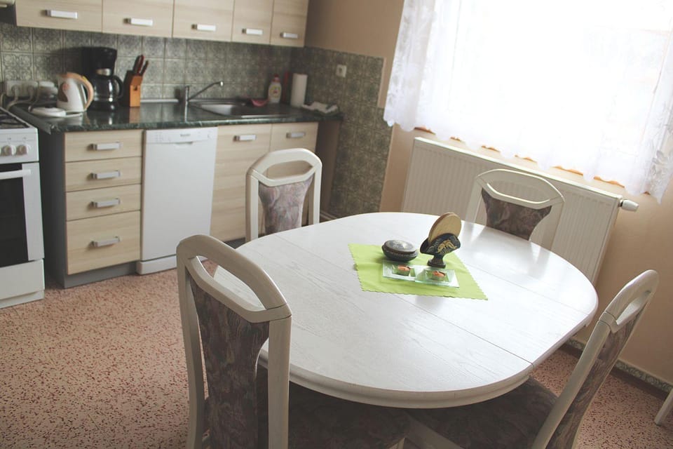Kitchen or kitchenette, Photo of the whole room
