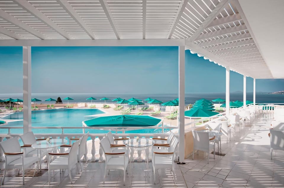 Lounge or bar, Pool view, Swimming pool