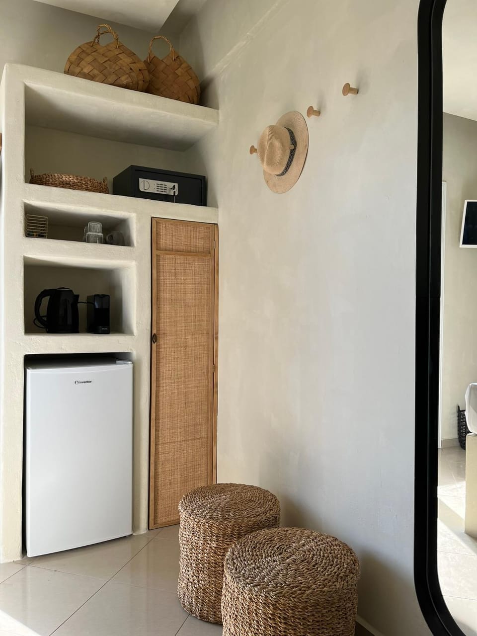 Coffee/tea facilities, wardrobe