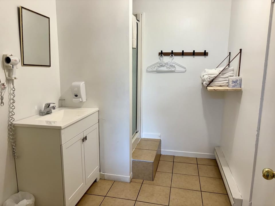 Shower, Bathroom, towels