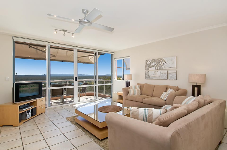 Balcony/Terrace, Living room, Dining area, City view, Mountain view, River view, Sea view